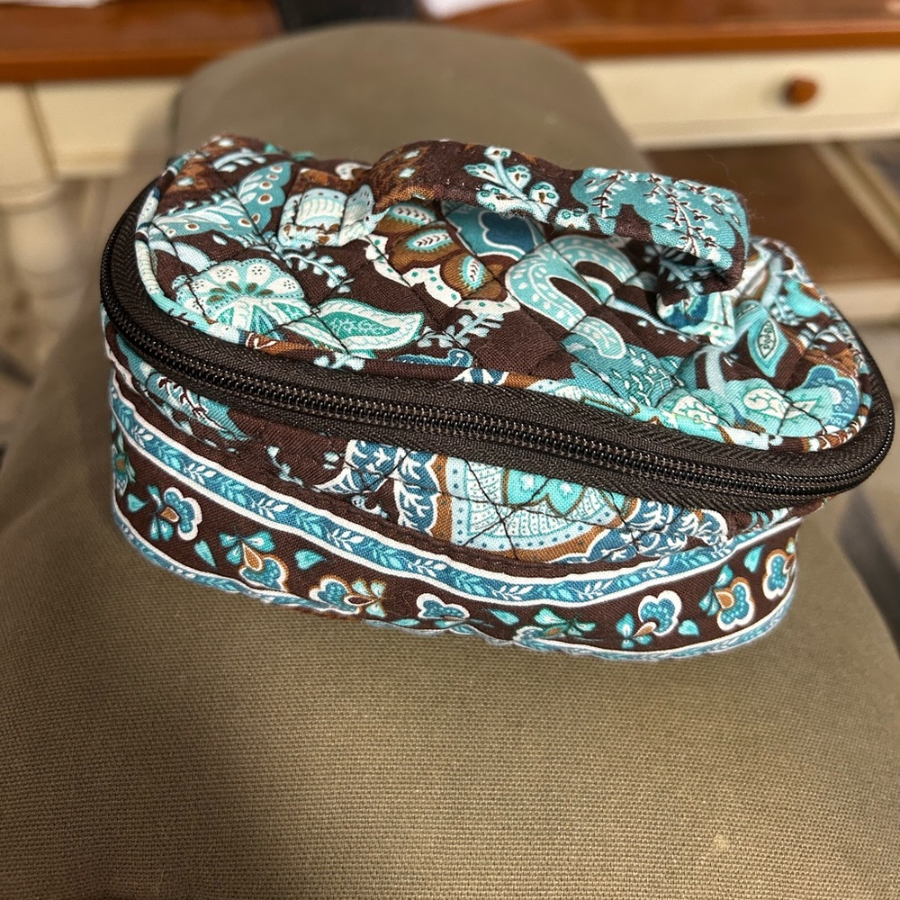 ￼ Vera Bradley Mesa Blue jewelry case